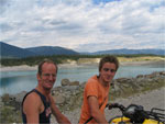 Kees en Mark rijden op een quad in de Rocky Mountains