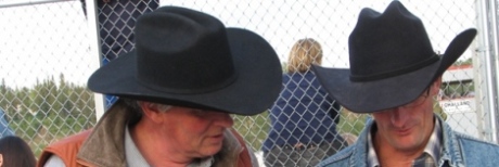 Cowboy Johny en cowboy Kees op de Rocky Mountain House Rodeo